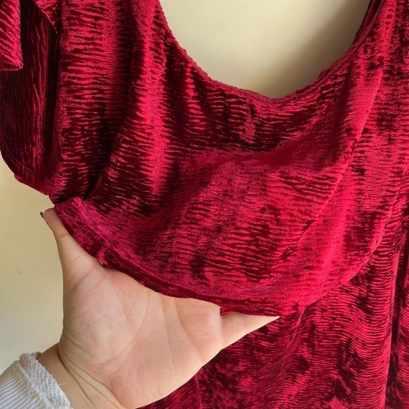 KNOX ROSE crushed red velvet off the shoulder ruffle accent top - Picture 3 of 6